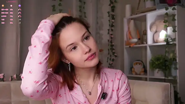 Snapshot of BlytheBenny chatting on December 2025 11:56:02 PM BlytheBenny online show from December 2025 11:56:02 PM