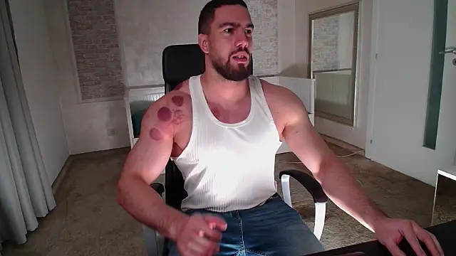 Snapshot of IvanHydee chatting on March 2026 05:37:02 AM IvanHydee online show from March 2026 05:37:02 AM