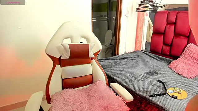 Snapshot of Sheilly_brown chatting on October 2025 06:52:01 PM Sheilly brown online show from October 2025 06:52:01 PM