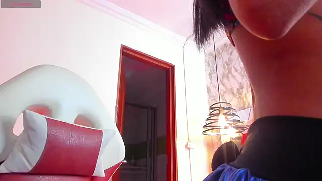 Snapshot of Sheilly_brown chatting on November 2025 07:13:01 PM Sheilly brown online show from November 2025 07:13:01 PM