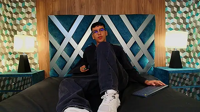 Snapshot of Aiden_Royce chatting on September 2025 05:18:01 AM Aiden Royce online show from September 2025 05:18:01 AM