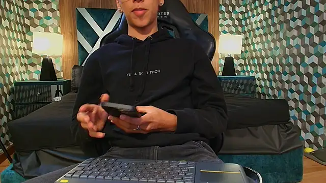 Snapshot of Aiden_Royce chatting on September 2025 09:36:01 PM Aiden Royce online show from September 2025 09:36:01 PM