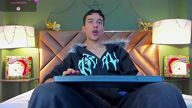 Snapshot of Aiden_Royce chatting on December 2025 03:23:02 AM Aiden Royce online show from December 2025 03:23:02 AM