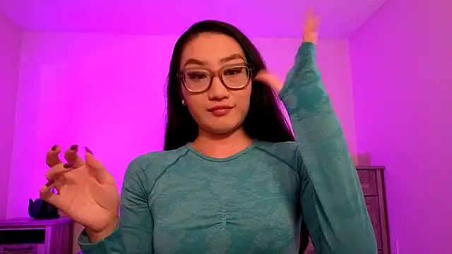 Snapshot of Aliciaz3 chatting on October 2025 05:22:02 PM Aliciaz3 online show from October 2025 05:22:02 PM