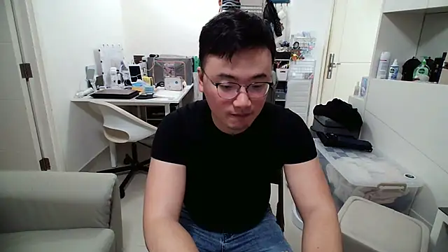 Snapshot of kk1m13 chatting on February 2026 12:10:02 PM kk1m13 online show from February 2026 12:10:02 PM