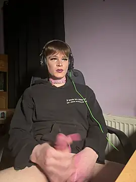 Snapshot of FemboyShow chatting on January 2026 04:43:02 PM FemboyShow online show from January 2026 04:43:02 PM