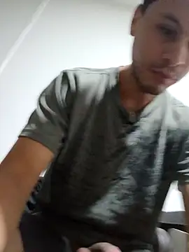 Snapshot of josrenyerz chatting on February 2026 03:37:02 AM josrenyerz online show from February 2026 03:37:02 AM