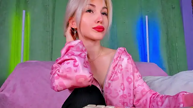 LisaFoxyMe online show from May 2026 01:23:02 AM