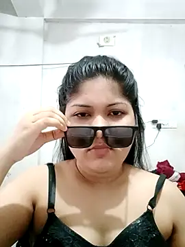 Snapshot of Nusrat-N chatting on September 2025 03:30:01 AM Nusrat-N online show from September 2025 03:30:01 AM