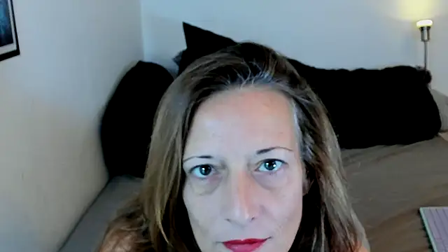 Snapshot of FrauMueller chatting on November 2025 09:12:02 AM FrauMueller online show from November 2025 09:12:02 AM