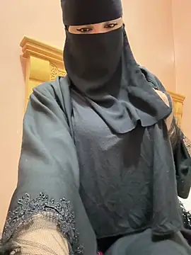 Snapshot of _Laiali_ chatting on April 2026 03:42:02 PM Laiali online show from April 2026 03:42:02 PM