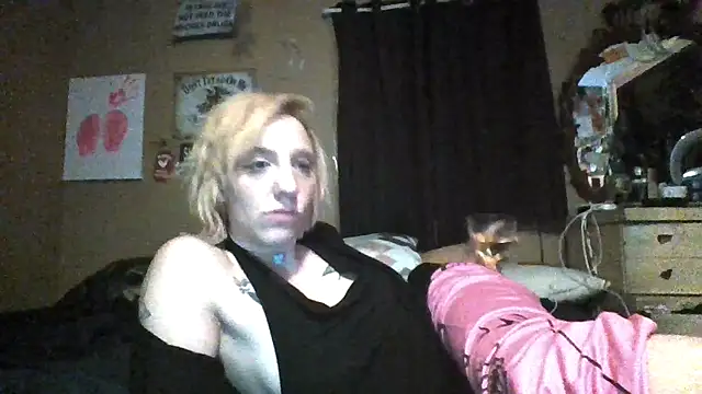 Snapshot of flavi1996 chatting on December 2025 01:44:02 AM flavi1996 online show from December 2025 01:44:02 AM