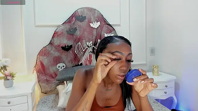 Anamonrroe online show from October 2025 07:56:02 PM