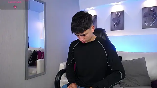 AdrianRinaldi online show from September 2025 08:22:02 PM