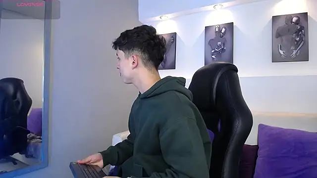 AdrianRinaldi online show from September 2025 07:52:01 PM