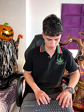 AdrianRinaldi online show from October 2025 08:10:01 PM