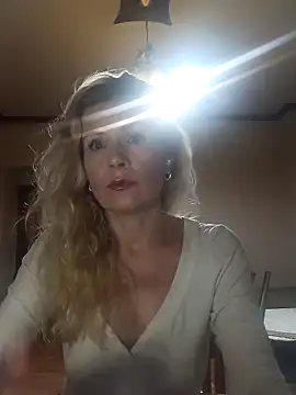 Julia Giulia online show from October 2025 09:13:02 PM