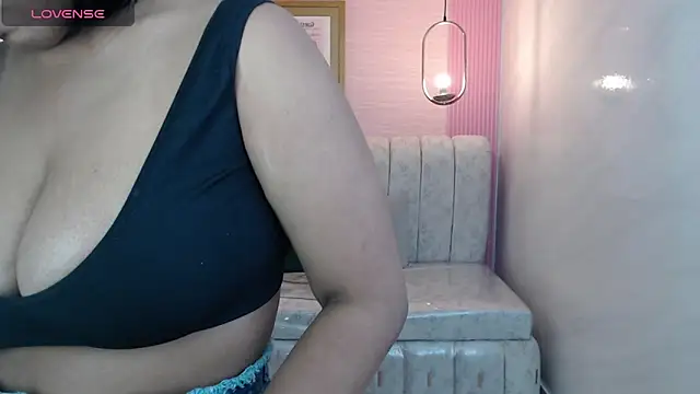 Snapshot of ambar_fox_s chatting on October 2025 03:17:01 AM ambar fox s online show from October 2025 03:17:01 AM