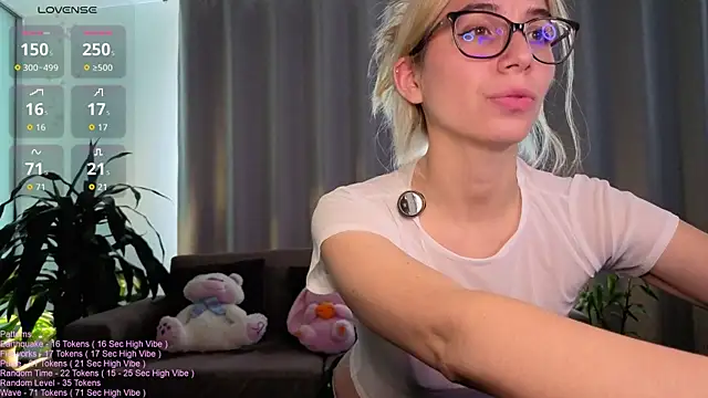 Snapshot of _LittleSammy chatting on June 2026 07:19:01 PM LittleSammy online show from June 2026 07:19:01 PM