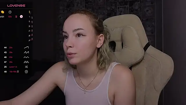 Snapshot of CutieGoose chatting on October 2025 08:36:02 AM CutieGoose online show from October 2025 08:36:02 AM