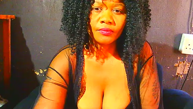 Snapshot of Augustine-Blooomxx chatting on November 2025 06:12:01 AM Augustine-Blooomxx online show from November 2025 06:12:01 AM