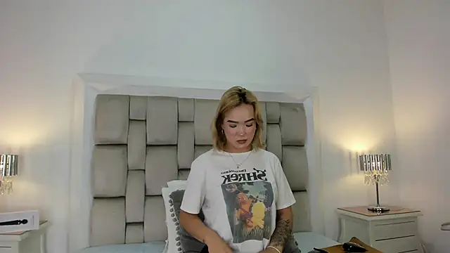 Snapshot of frehia_dimou chatting on February 2026 12:01:02 PM frehia dimou online show from February 2026 12:01:02 PM