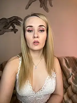 Snapshot of KiraBerht chatting on March 2026 06:32:01 PM KiraBerht online show from March 2026 06:32:01 PM