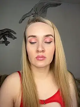 Snapshot of KiraBerht chatting on March 2026 10:57:02 PM KiraBerht online show from March 2026 10:57:02 PM