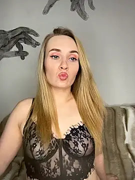 Snapshot of KiraBerht chatting on March 2026 04:45:02 PM KiraBerht online show from March 2026 04:45:02 PM