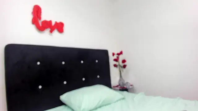 RoxanaBorns  online show from February 2026 04:31:01 AM