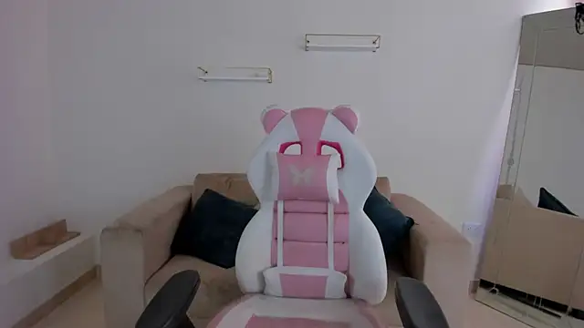 april smiith online show from December 2025 04:12:02 PM