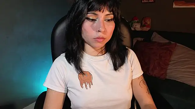 Snapshot of GaiaJoness chatting on November 2025 08:20:01 PM GaiaJoness online show from November 2025 08:20:01 PM