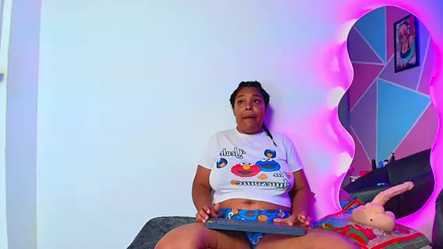 naomi campbel  online show from September 2025 08:42:02 PM