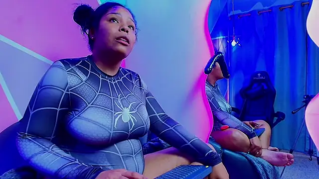 naomi campbel  online show from October 2025 01:55:01 PM