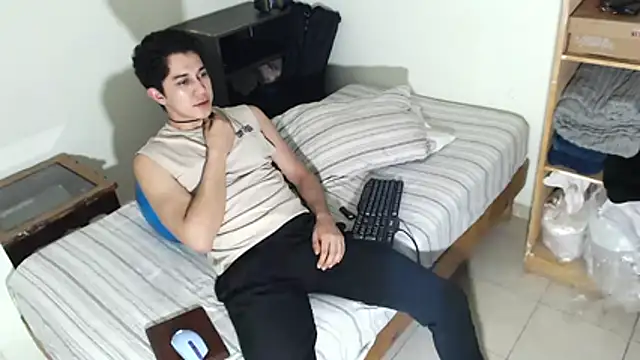 Snapshot of Penelope77 chatting on February 2026 06:39:02 AM Penelope77 online show from February 2026 06:39:02 AM