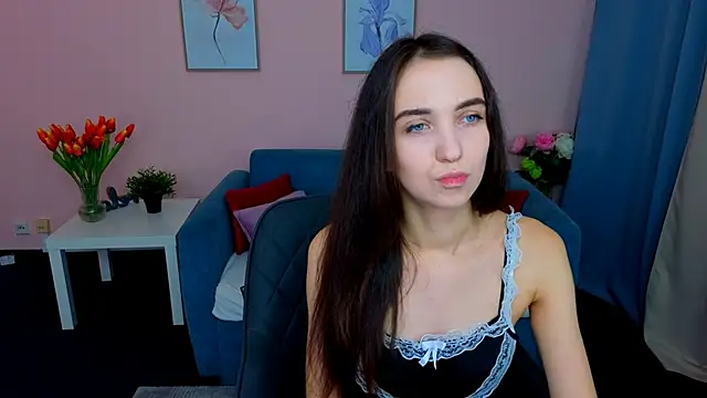 Snapshot of EllaSteele chatting on October 2025 01:53:02 PM EllaSteele online show from October 2025 01:53:02 PM