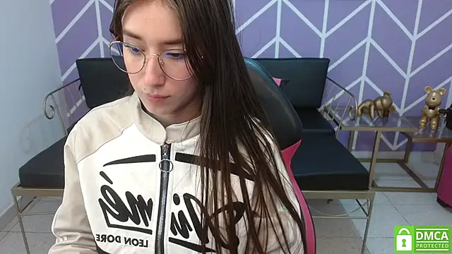 Adhara Kitten online show from September 2025 01:03:01 PM