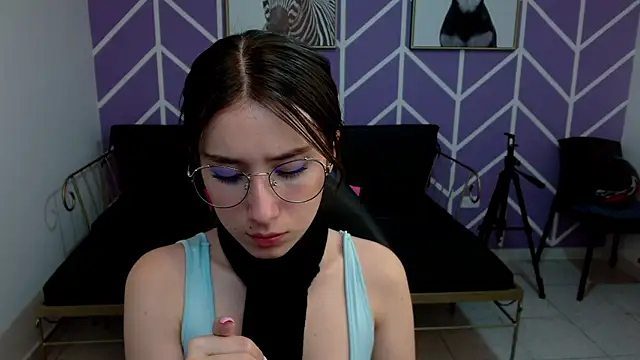 Adhara Kitten online show from November 2025 01:10:02 PM