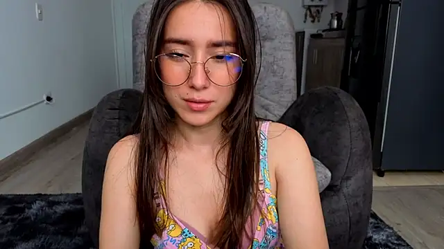 Adhara Kitten online show from May 2026 03:11:01 PM