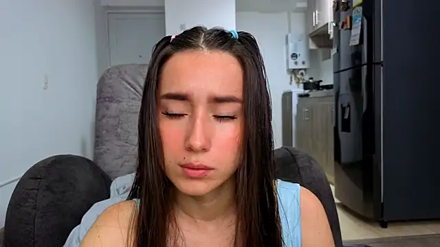 Adhara Kitten online show from May 2026 01:39:02 PM