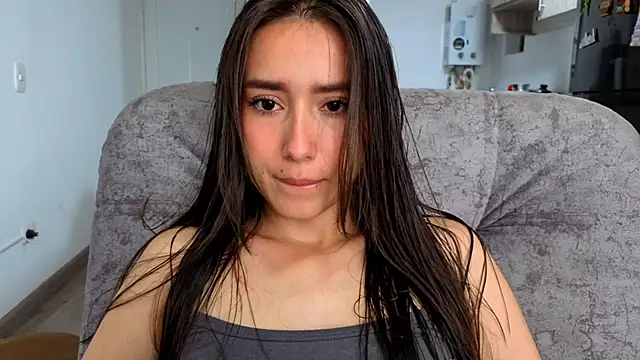 Adhara Kitten online show from May 2026 01:50:02 PM