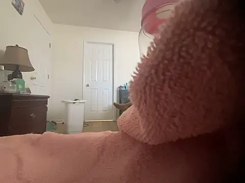 Prettyvsmonster online show from February 2026 07:56:02 PM