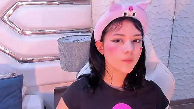 Snapshot of TatiLee chatting on November 2025 11:16:02 PM TatiLee online show from November 2025 11:16:02 PM