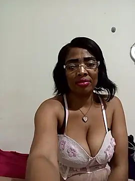 Snapshot of SEXYMOANSXX chatting on April 2026 02:31:01 AM SEXYMOANSXX online show from April 2026 02:31:01 AM