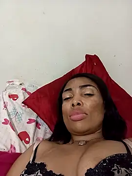 SEXYMOANSXX online show from April 2026 05:40:01 PM