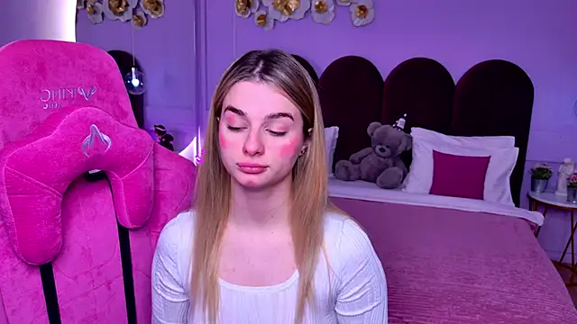 SweetyLicky online show from November 2025 04:18:01 PM