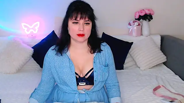 Bella Hillss online show from October 2025 06:15:02 PM