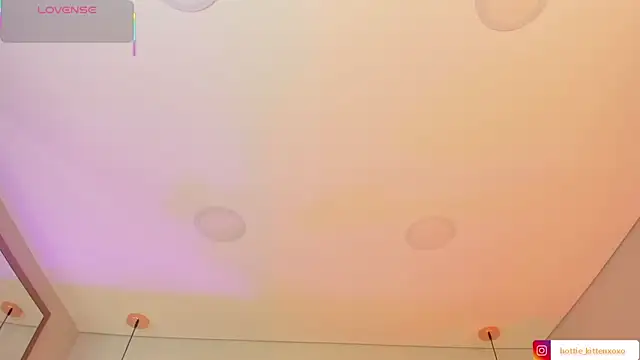 Viollet xoxo online show from October 2025 08:22:01 PM