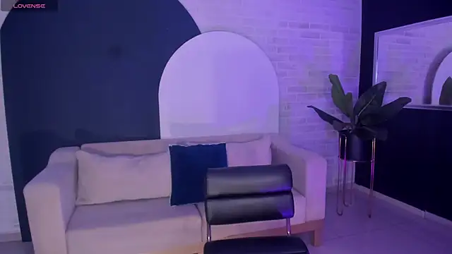 MiaLaurence online show from March 2026 07:42:02 PM