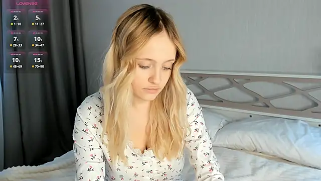 Snapshot of Julliakoill chatting on October 2025 09:08:02 AM Julliakoill online show from October 2025 09:08:02 AM